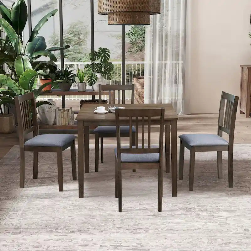 Table et chaises pour coin-repas de cuisine